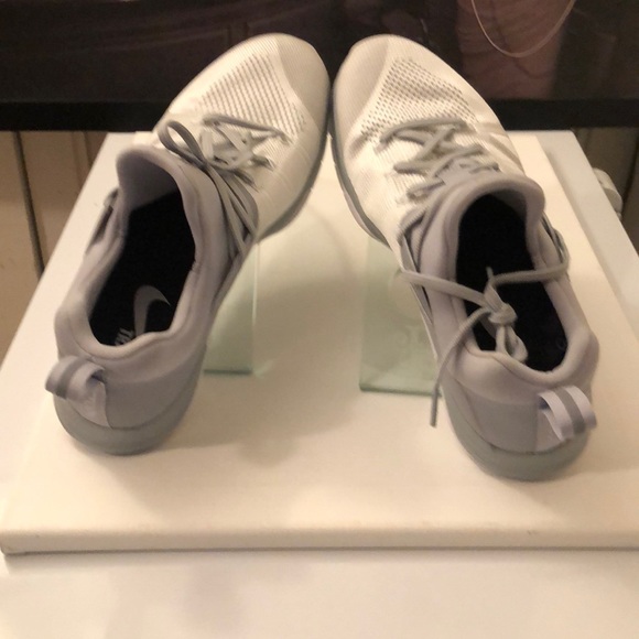 GREY & WHITE NIKE METCON FLYKNIT 3 - Picture 9 of 10